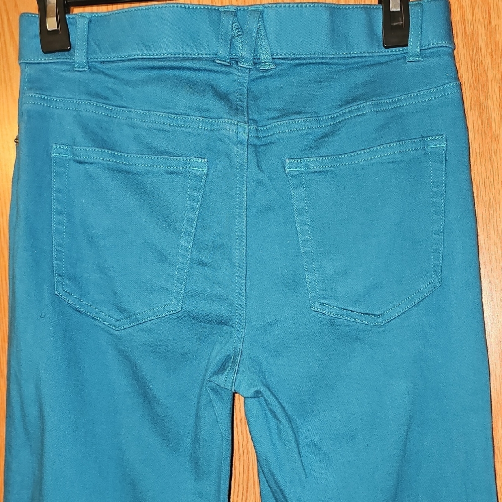 Isaac Mizrahi Teal Blue Soft Stetchy Jeans Size 2, 15" Waist 29" Inseam